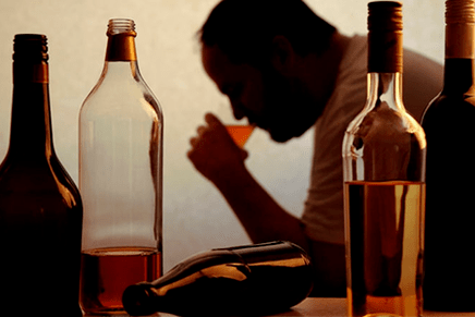Napoje alkoholowe negatywnie wpływają na męską potencję